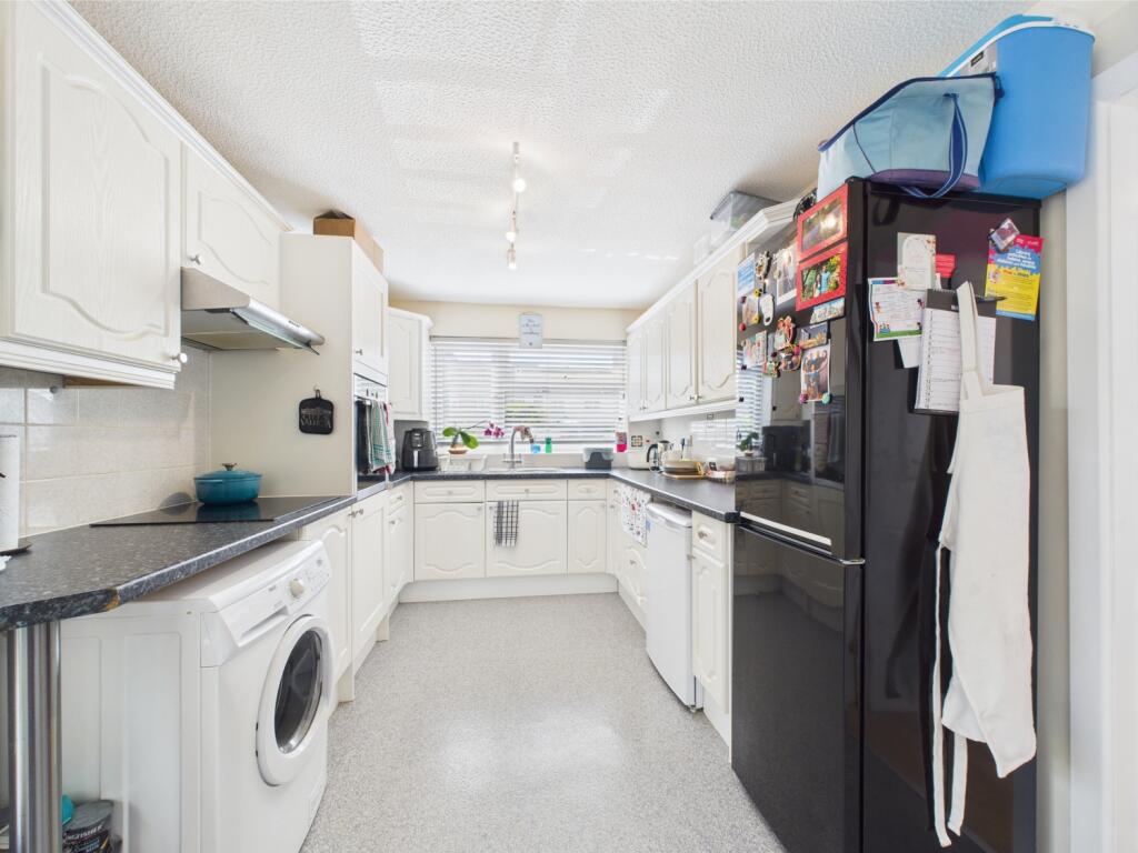 CAM02023G0-PR0140-STILL014