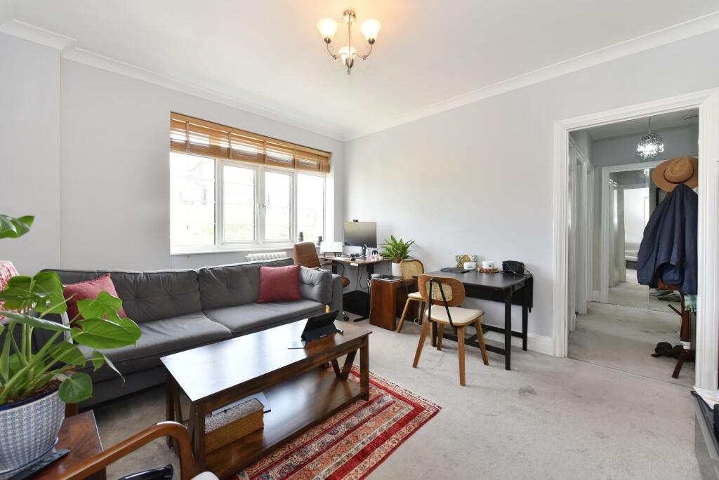 Flat 98, Chatsworth Court (5).JPG