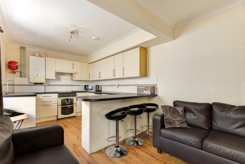 78 Brading Road Kitchen Living Room (2)