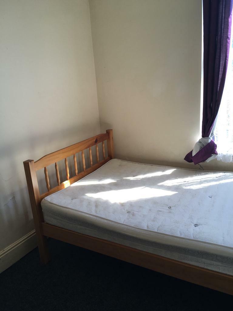 3) 3 Melbourne Street Bedroom 1 31.07.2020.jpg