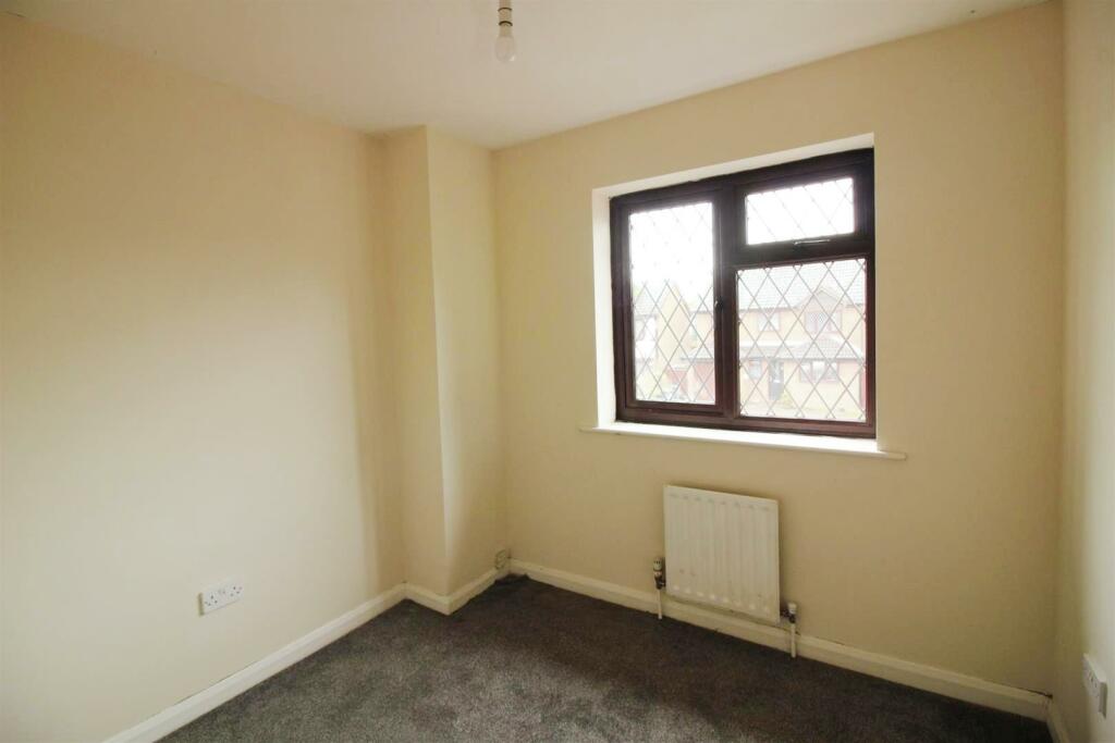 bedroom 203.jpg