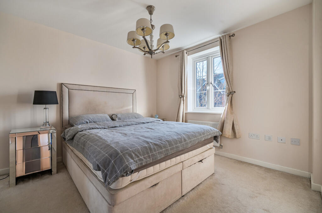 1376875-12-692073...