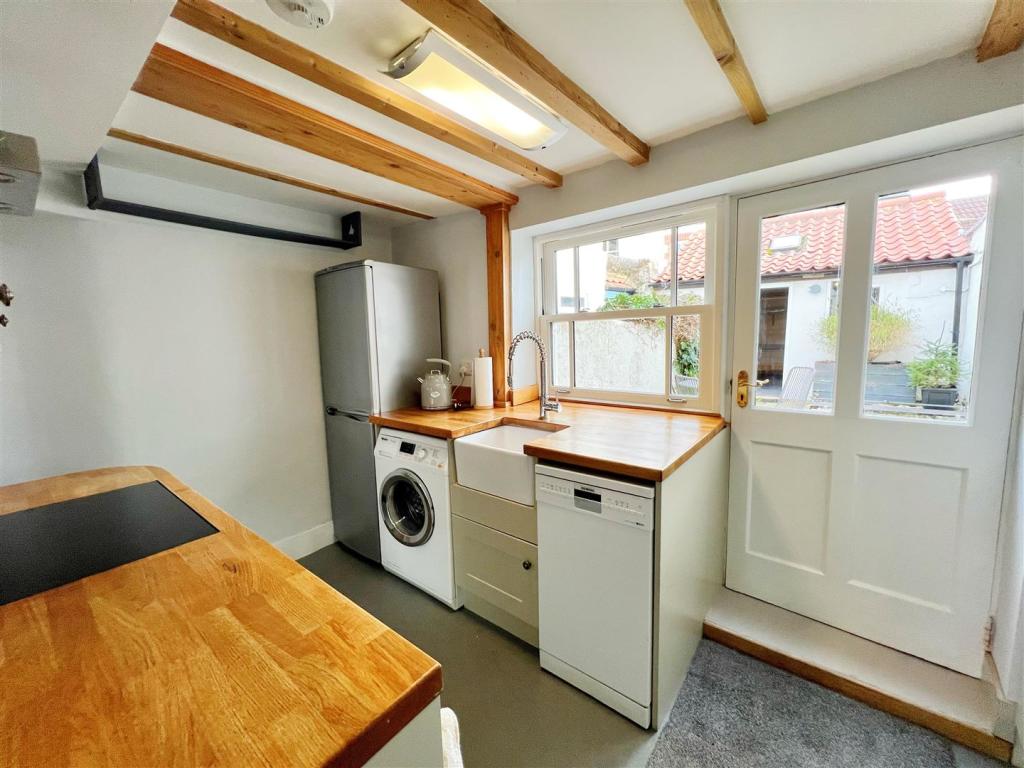 Kitchen 1.jpg