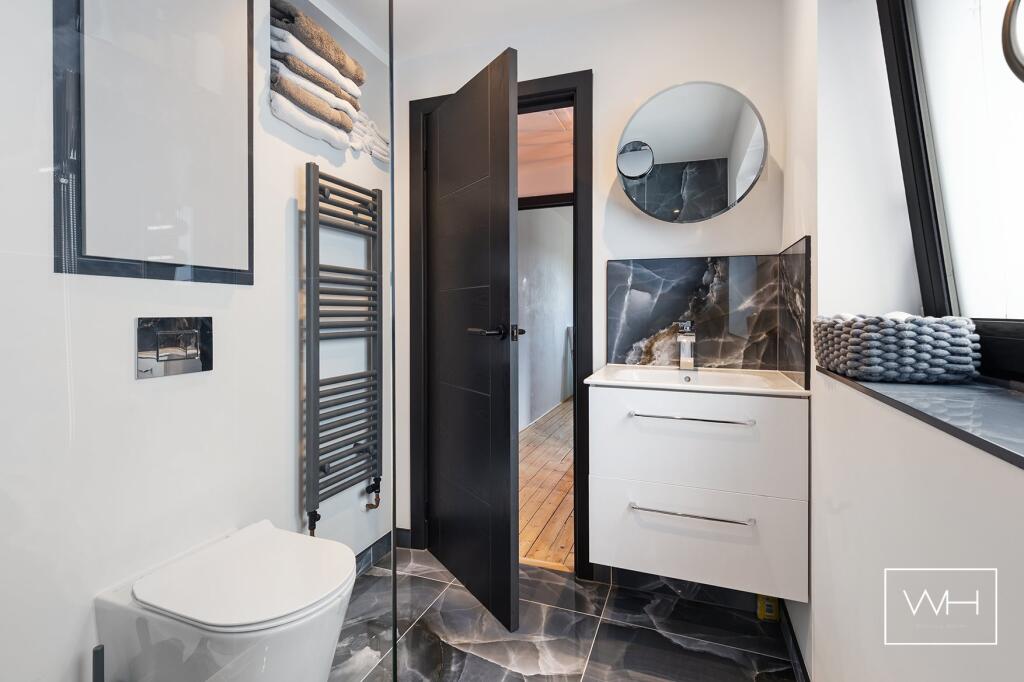 2 Colchester Court, 