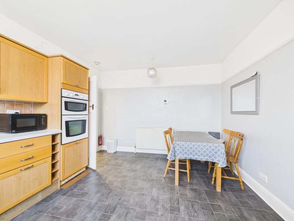 CAM02023G0-PR0187-STILL012