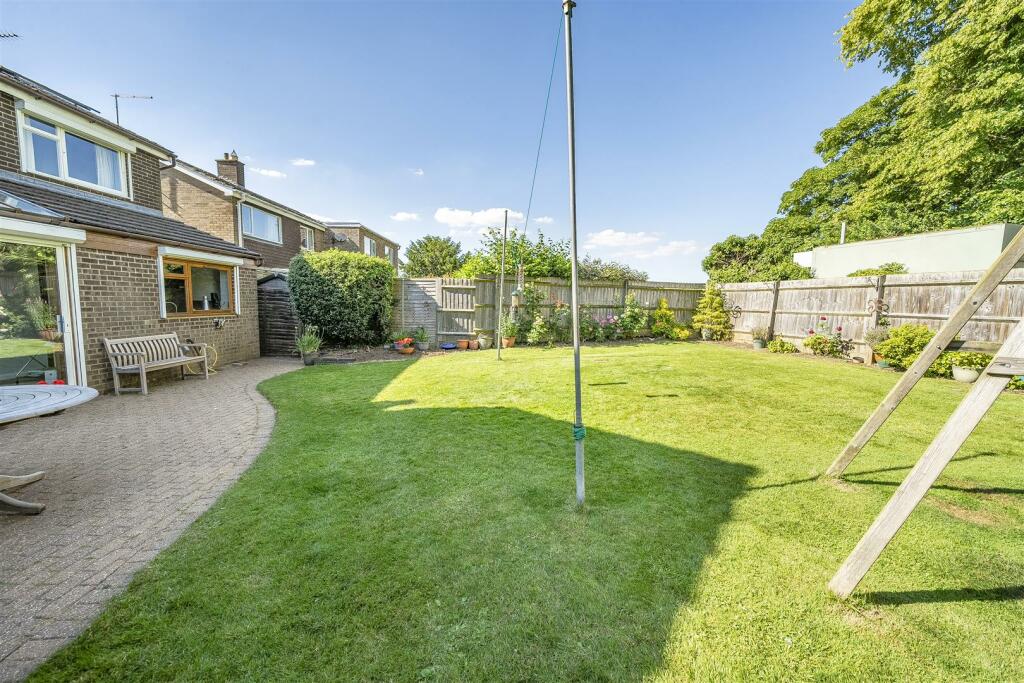 19 Manor Close, Roade