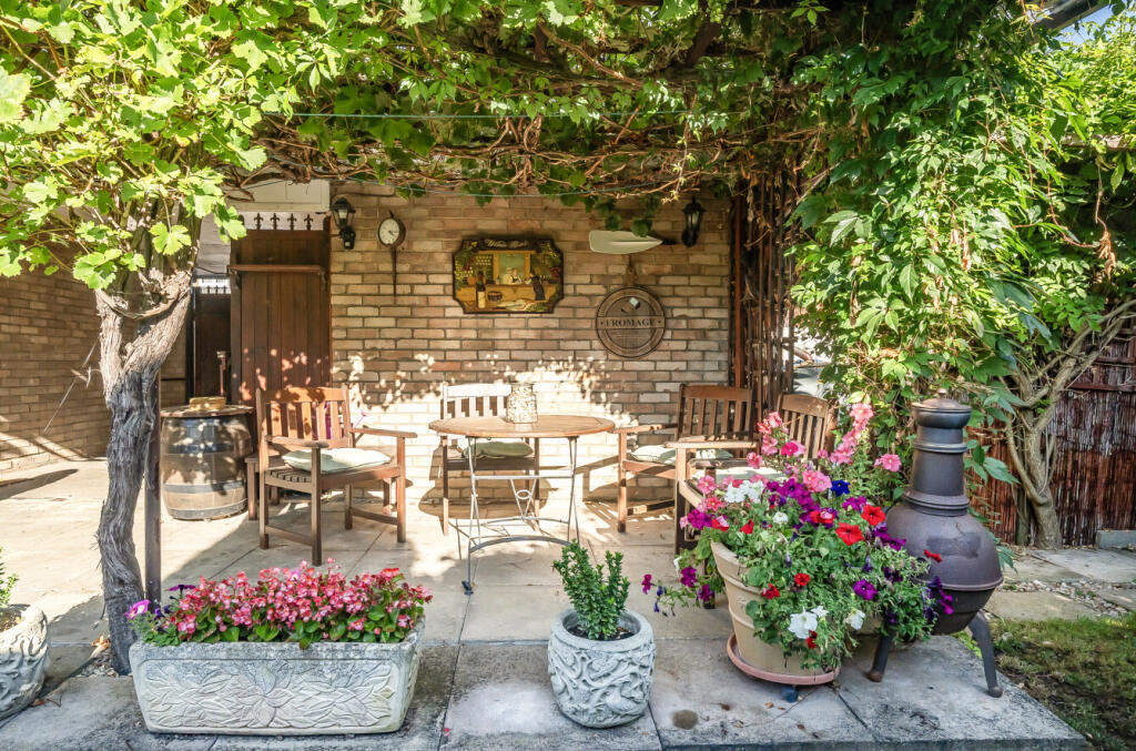 1348387-7-68bb103...