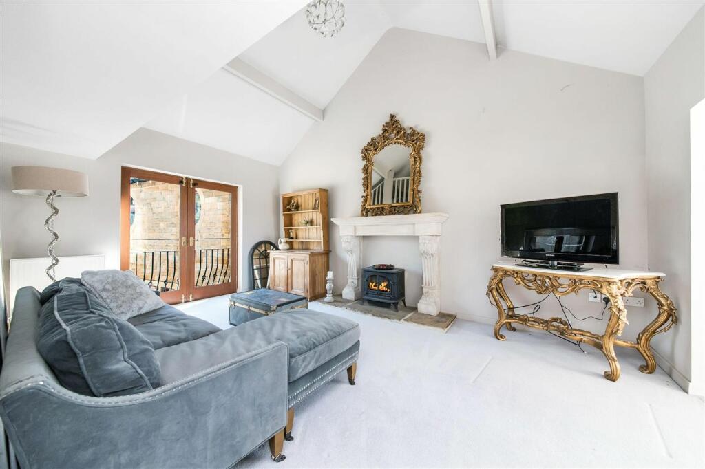 COACH HOUSE SITTING ROOM