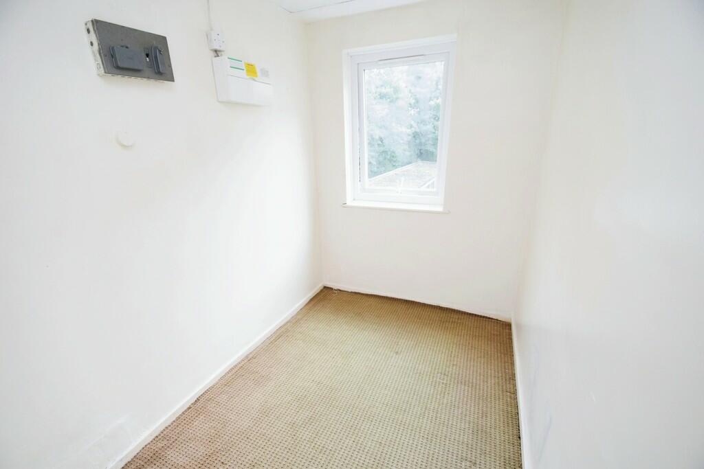b4df015b-Bedroom