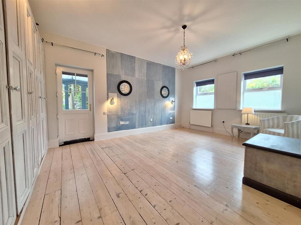 main bedroom.jpg