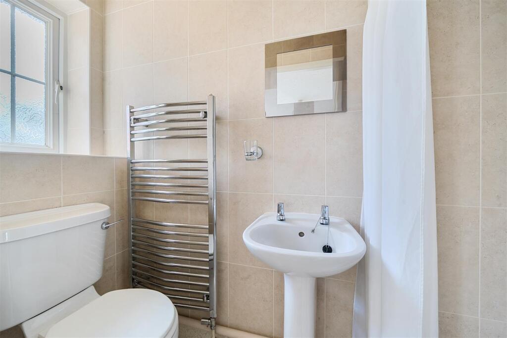 Holtwood Ensuite.jpg