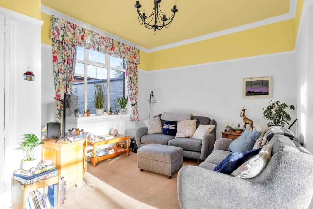 Living Room &amp; Dining Area