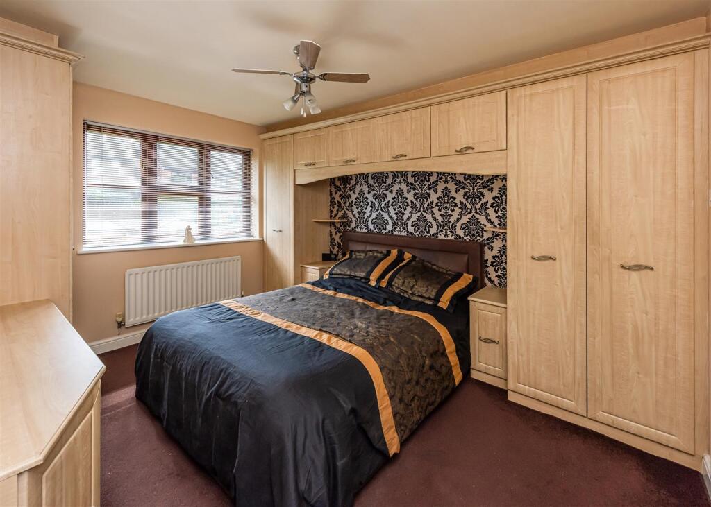 57 Penleigh Gardens-Bedroom1.jpg