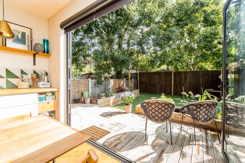 Elphinstone Road, E17