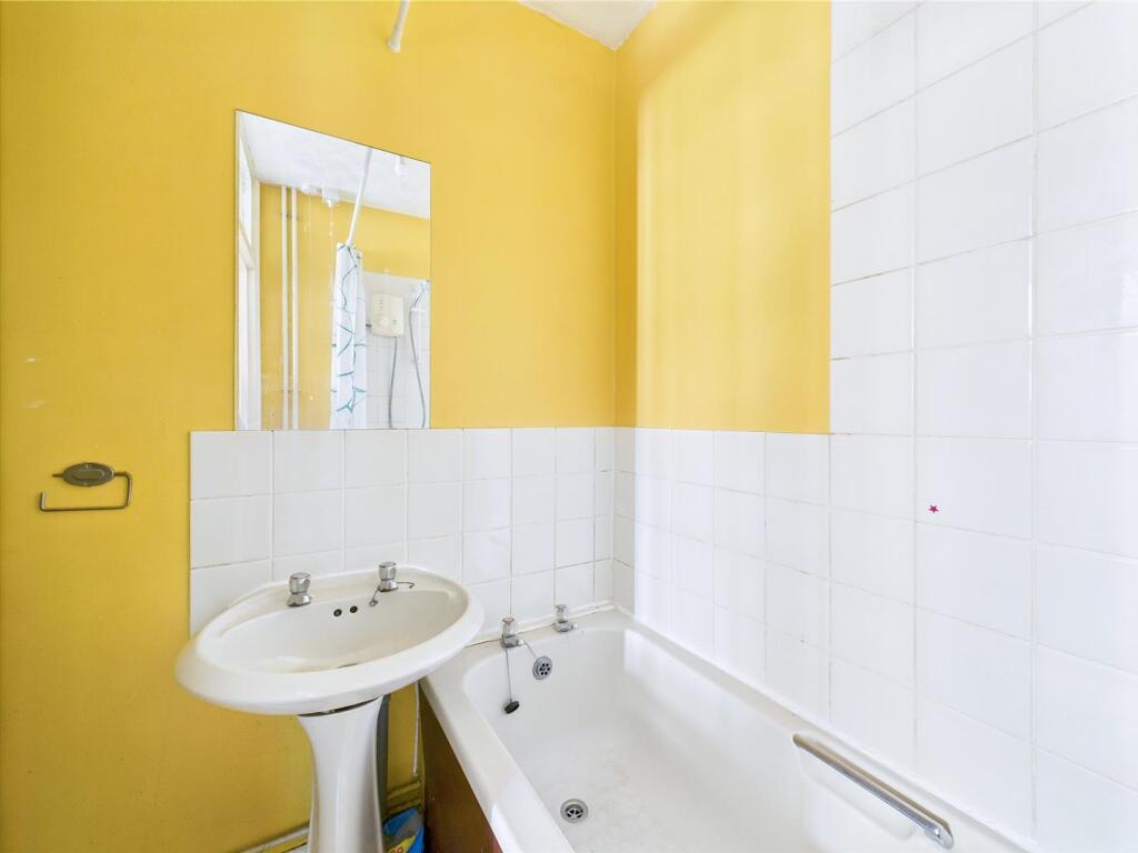 8 - Bed Victorian Terrace.jpg