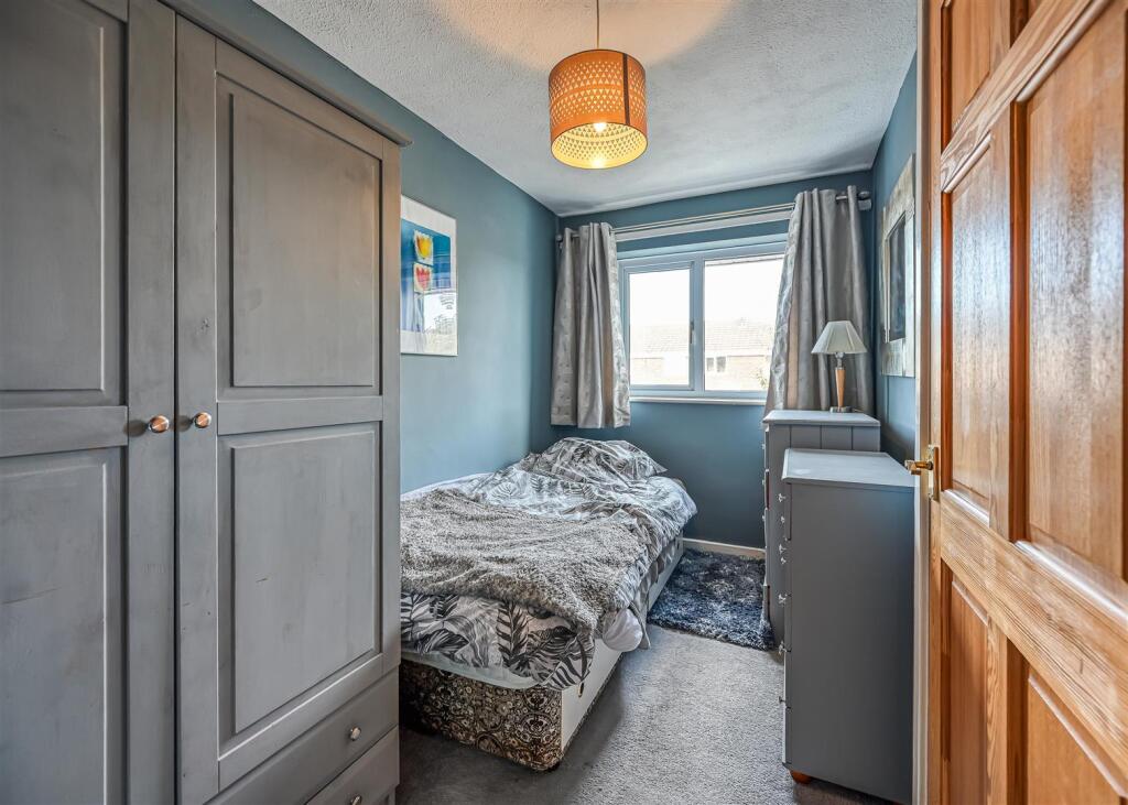 18 Longford Close-2.jpg