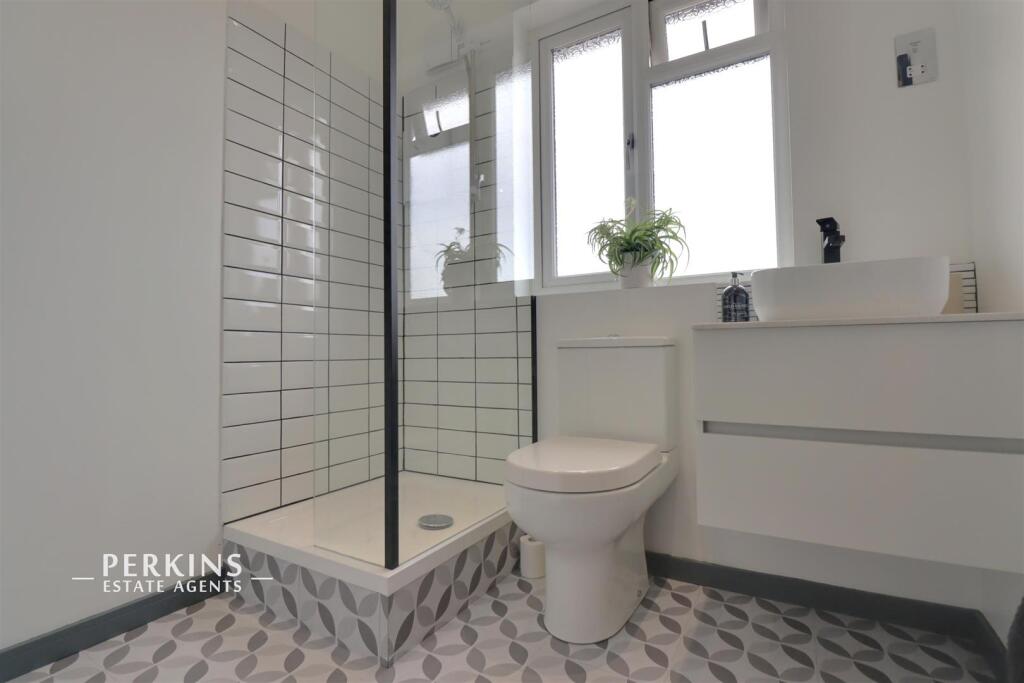 SHOWER ROOM.jpg
