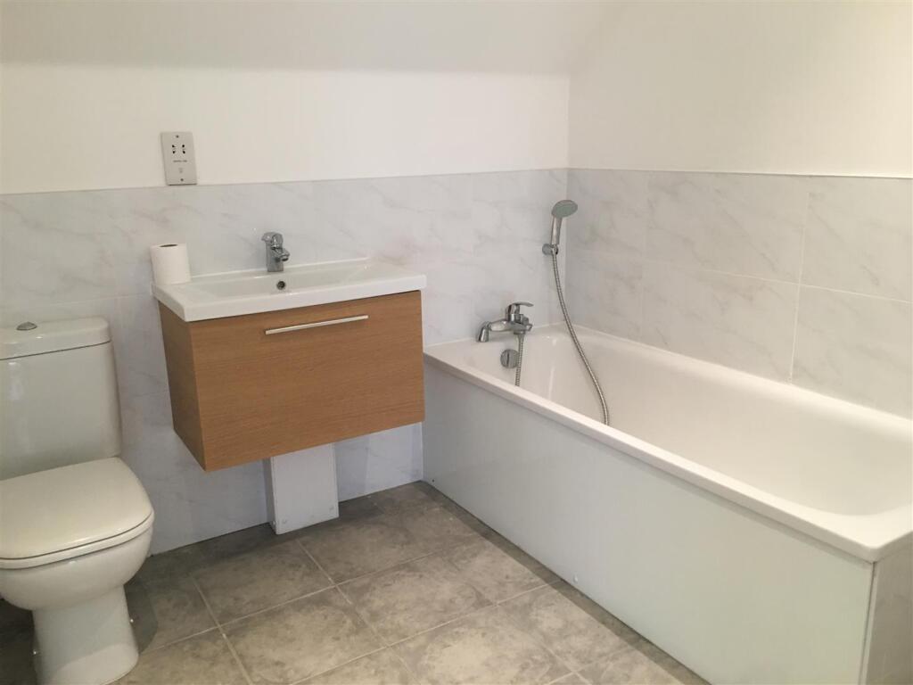 Bathroom.JPG