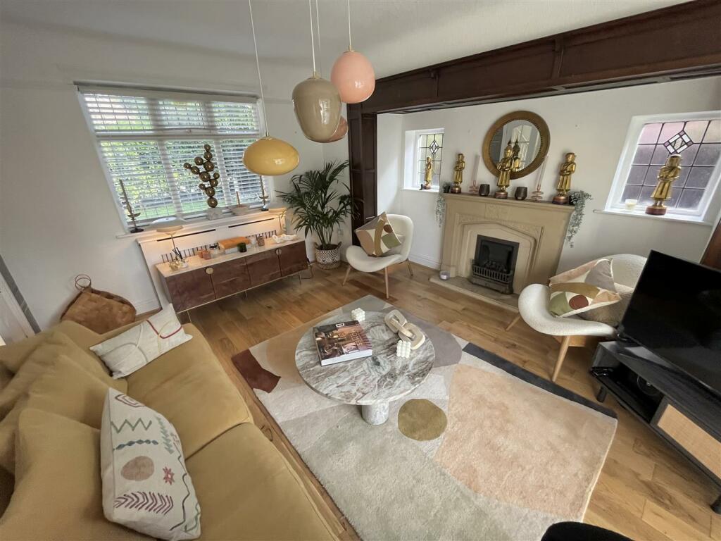 Lounge Aspect 2.jpg