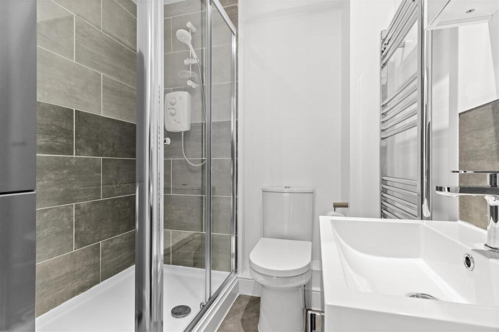 ensuite #2.jpg