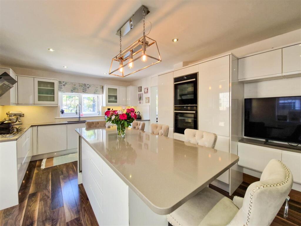 Kitchen/family room