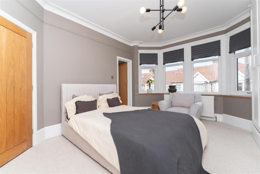 112 DBR Bed 1a.jpg
