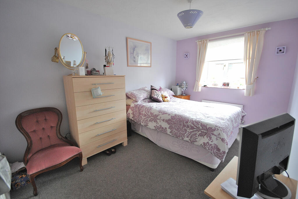 6 blenheim court bed