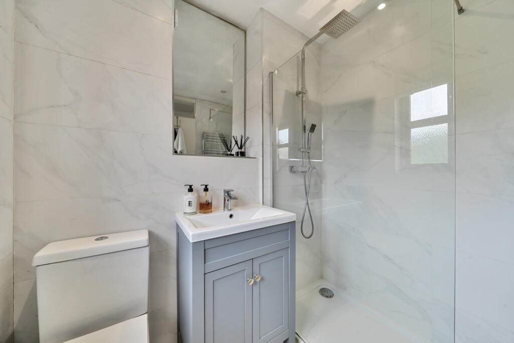 1310049-16-684ad3...