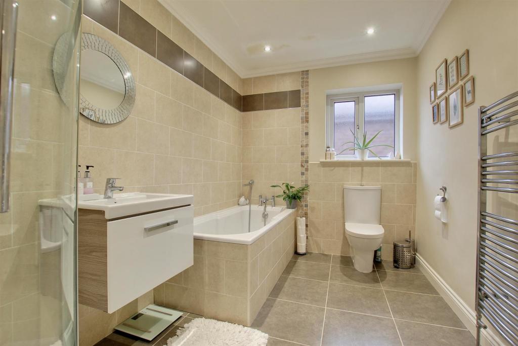 BATHROOM/W.C.