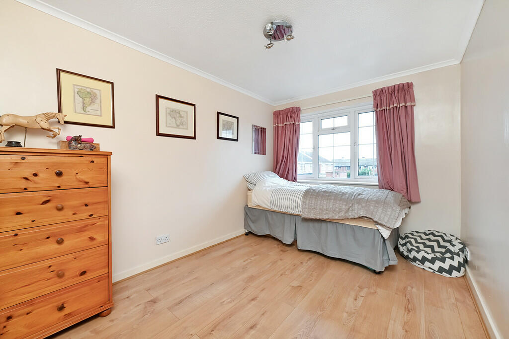 12 Brewers Close ...