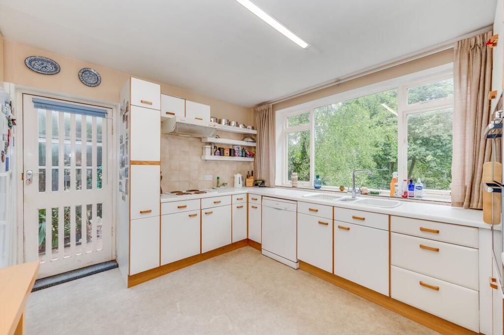 LOUNGE, DINER AND KITCHEN