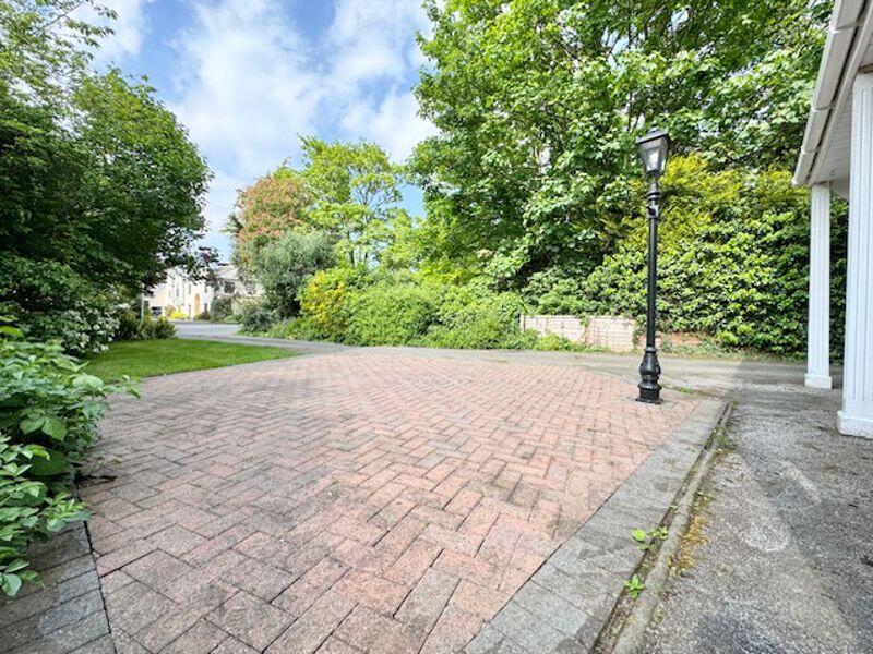 Front parking garden and drive