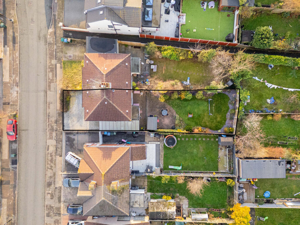 Wainbody Ave South 0045