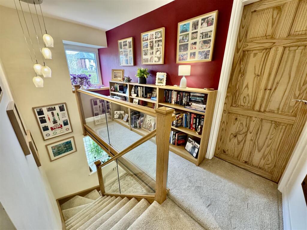FIRST FLOOR LANDING