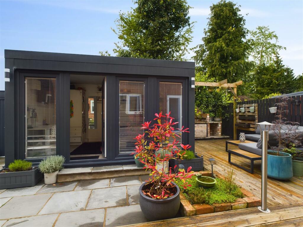 GARDEN STUDIO
