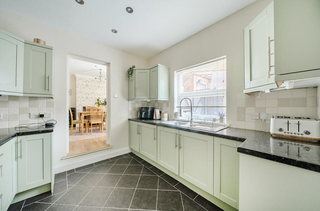 1298957-8-68309a2...