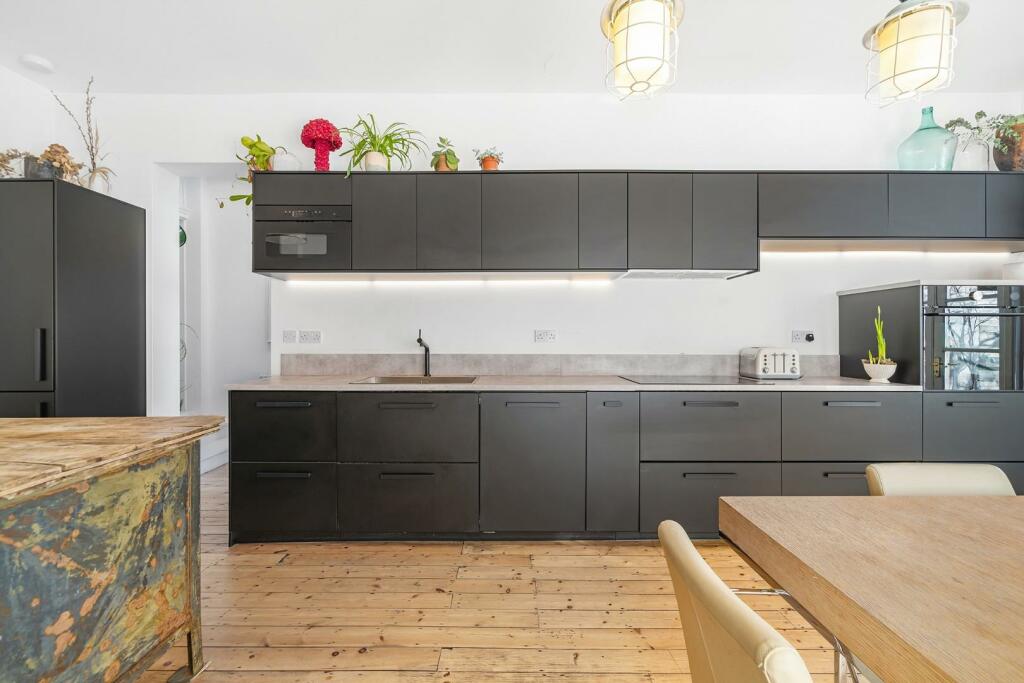 Kitchen (2).jpg