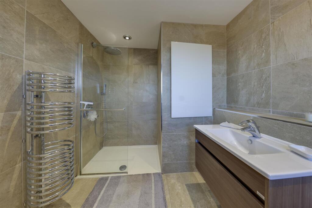 En Suite Shower Room Alt