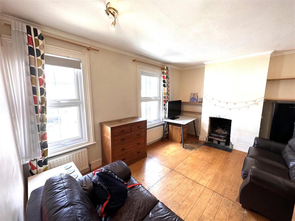 LIving Room.JPG