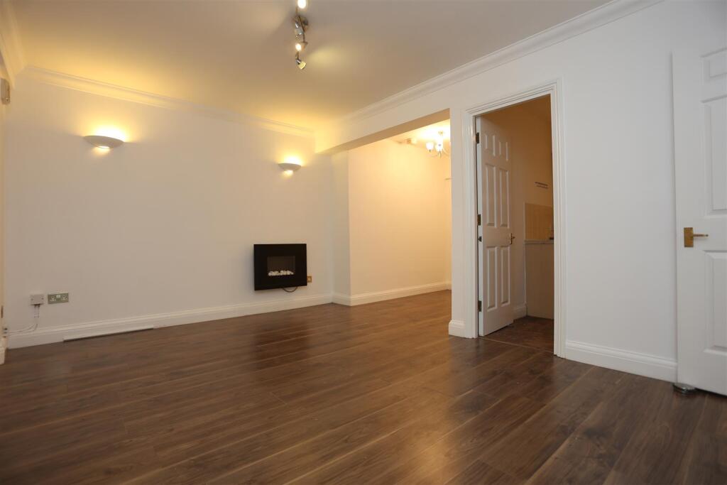 5 Percival Mansions new lounge2.JPG