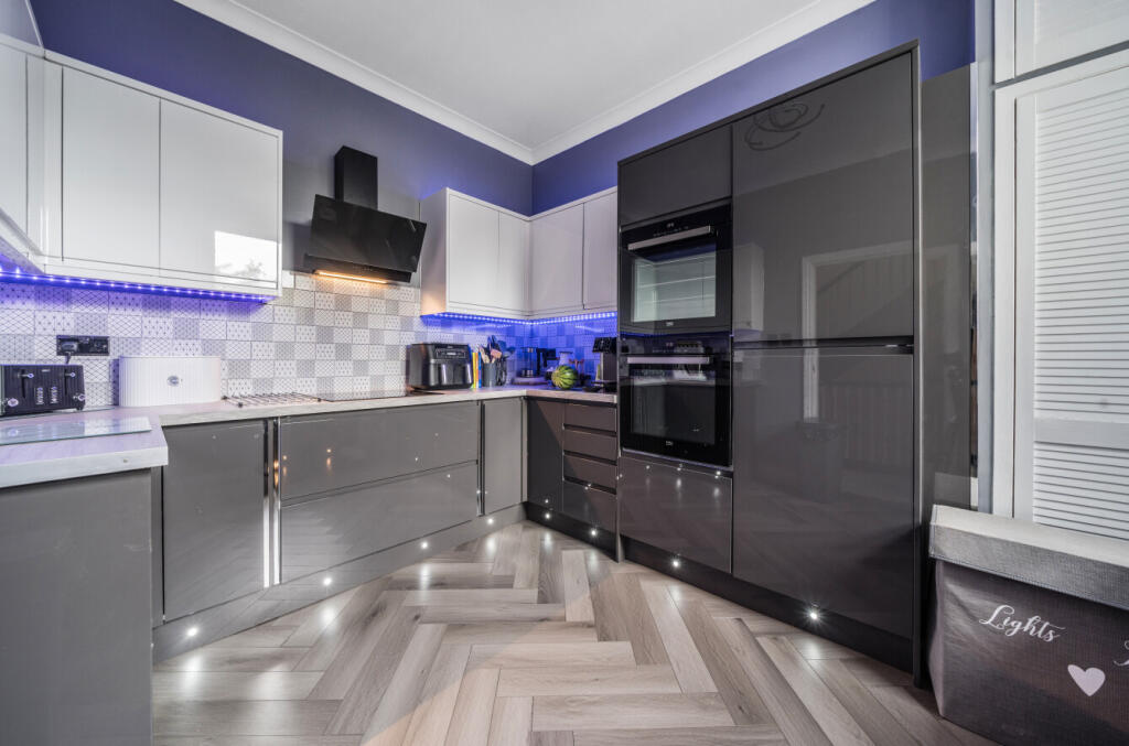 1300143-11-683edf...