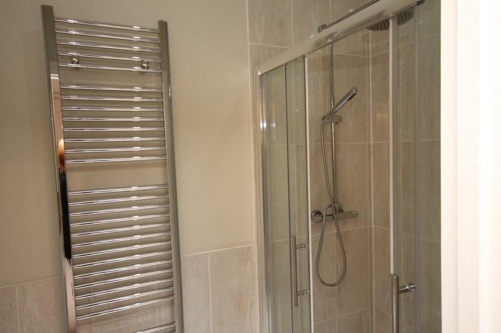 En-suite Shower Room (Copy).JPG