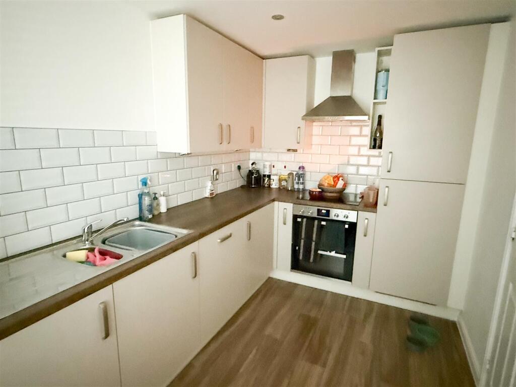KITCHEN BREAKFAST ROOM