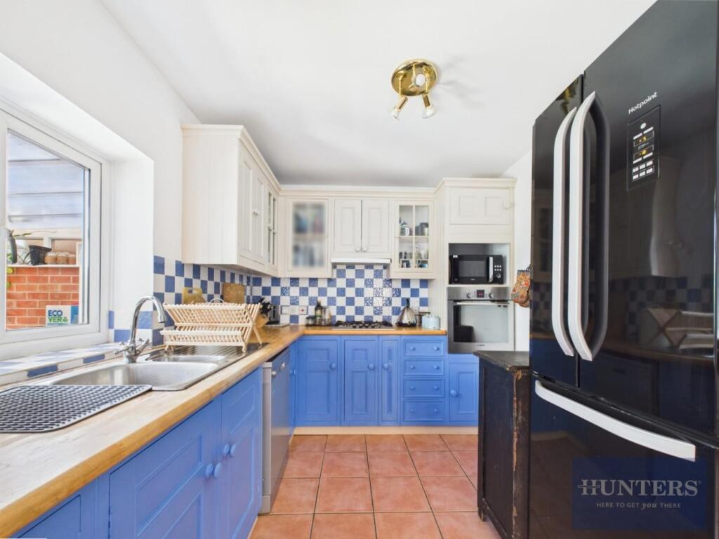 Kitchen / Dining Area