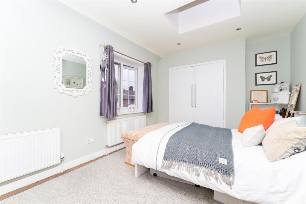 133 Harp Road bed 1.jpg