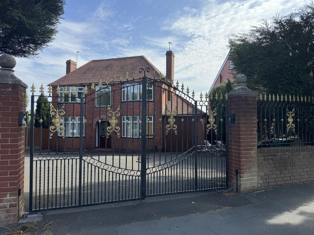 Front (gates closed)