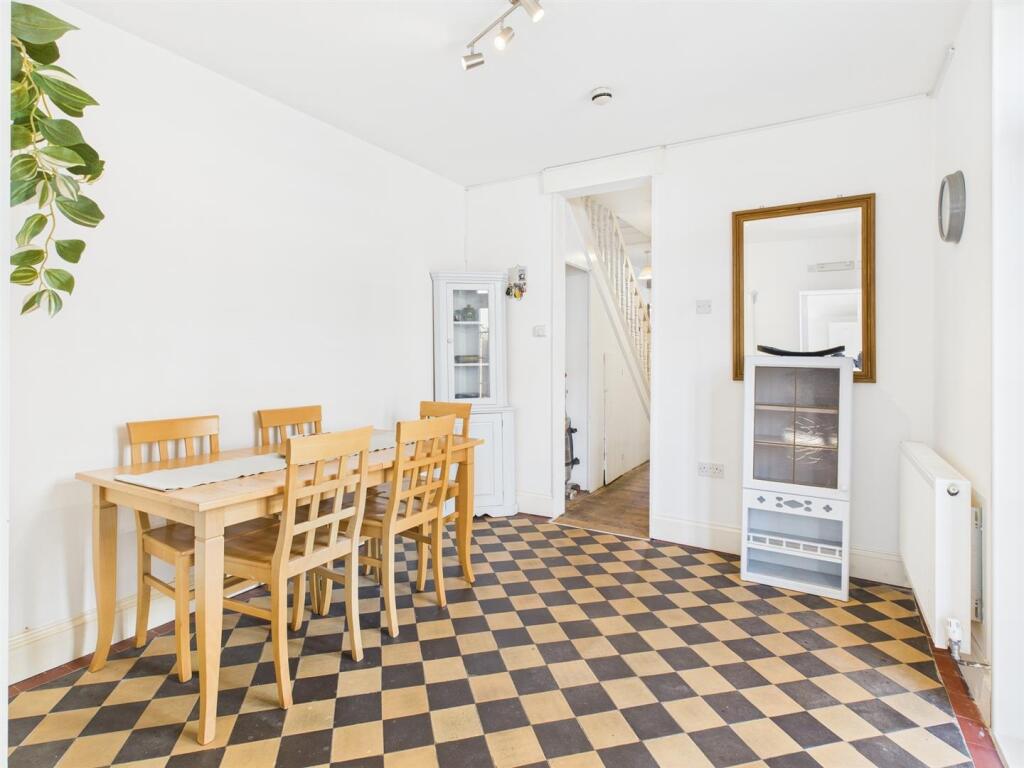 Breakfast room to hall.