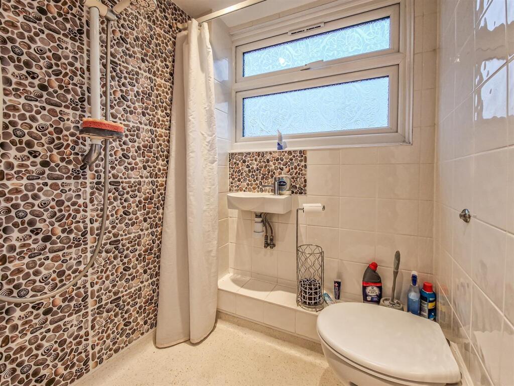 first floor bedroom shower room