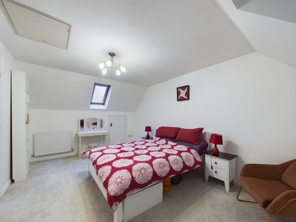 CAM04024G0-PR0018-STILL041