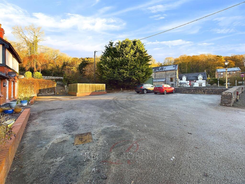 CAM03999G0-PR0068-STILL019.jpg